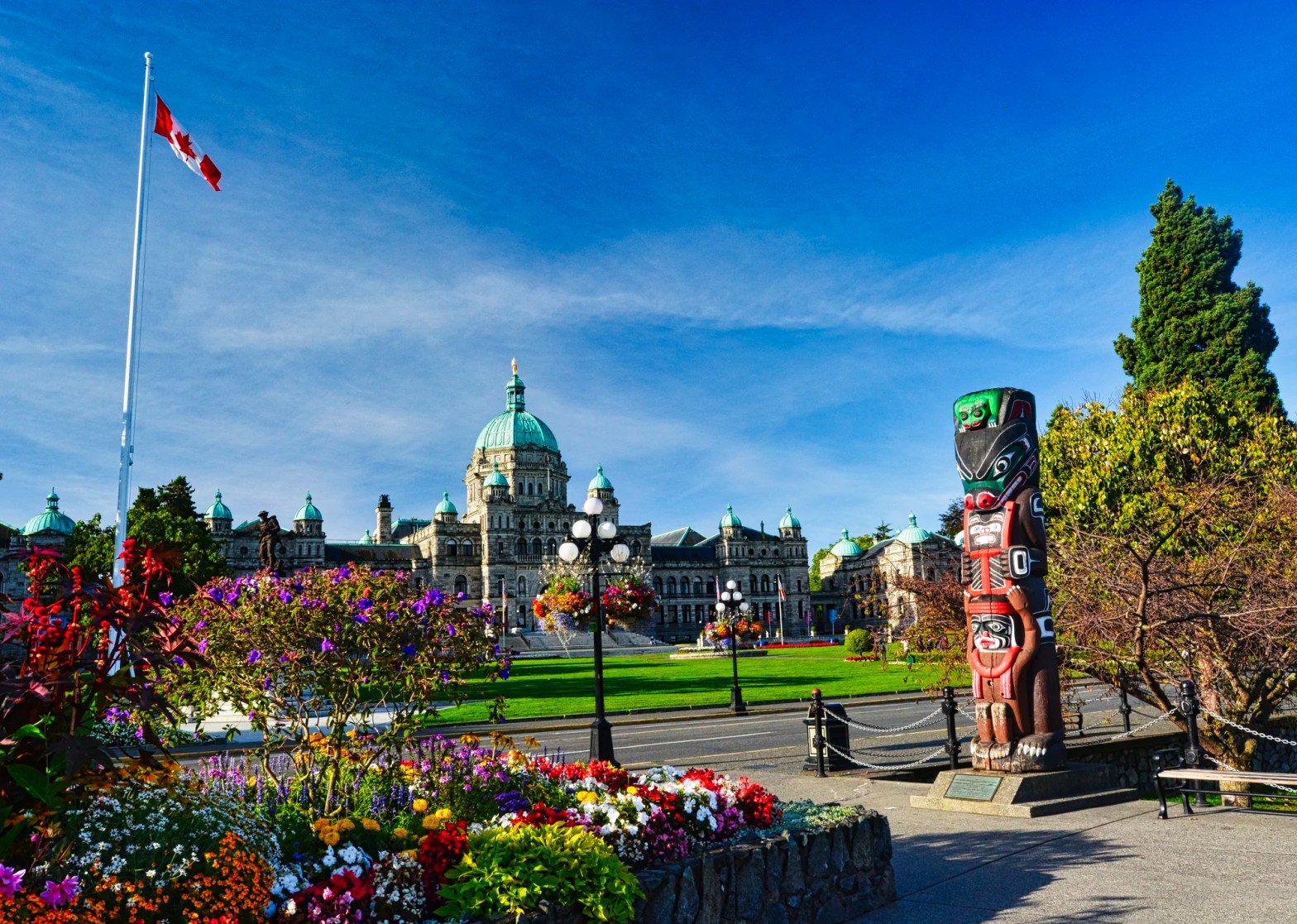 BC Legislature and Kwakiutl Bear Totem Pole, Victoria
