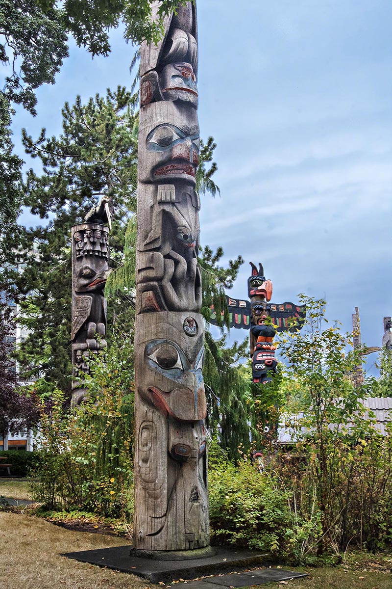 Thunderbird Park Totems, Victoria
