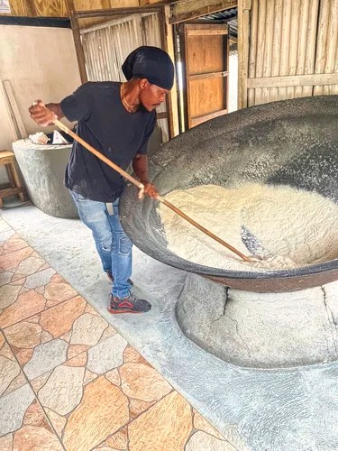 Preparing flour, Plas Kassav, St. Lucia