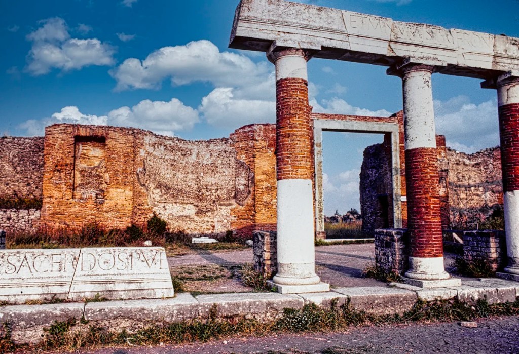 Building of Eumachia, Pompei