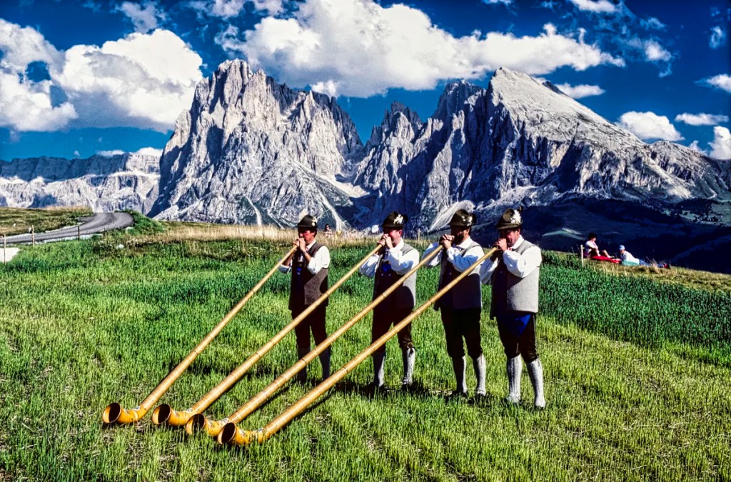 Alpenhorn, Alpe di Siusi , Dolomites