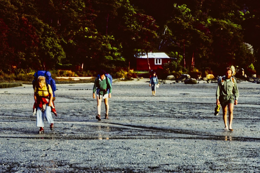 Corinne, Peter, Rita & Alistair Crossing, Torrent Bay Hut, Abel Tasman Track, NZ