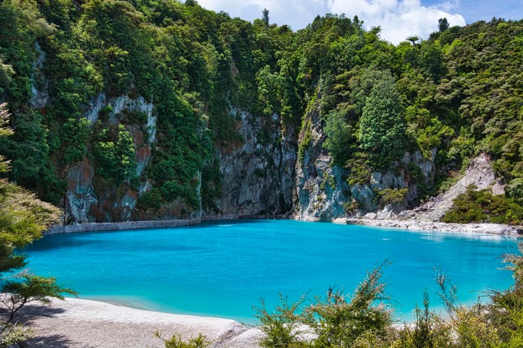 Inferno Crater Lake Landscape, Waimangu, NZ