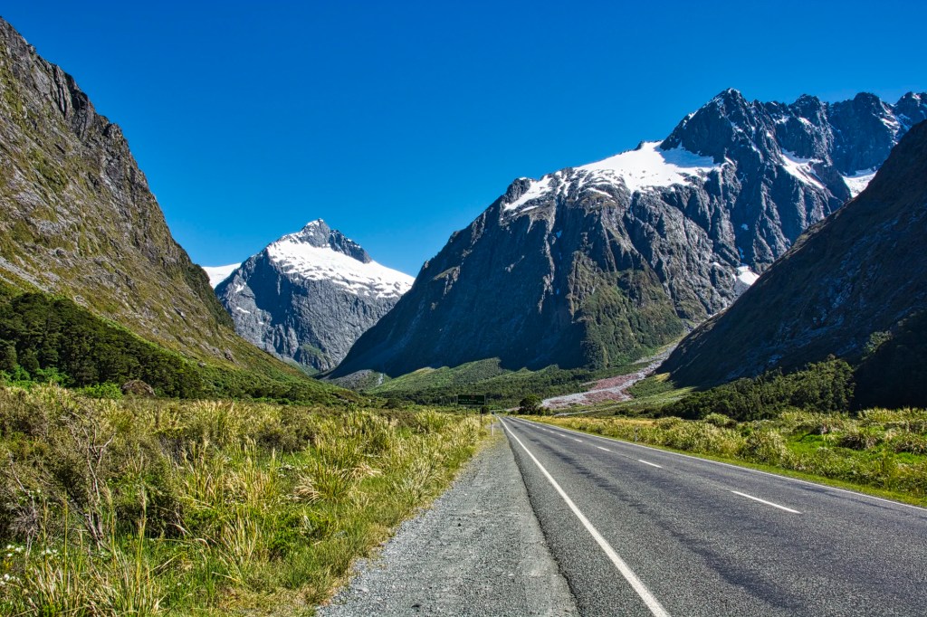 Road View, Monkey Creek, Milford Sound, NZ
Nikon 17-50 mm f/2.8 at 28 mm