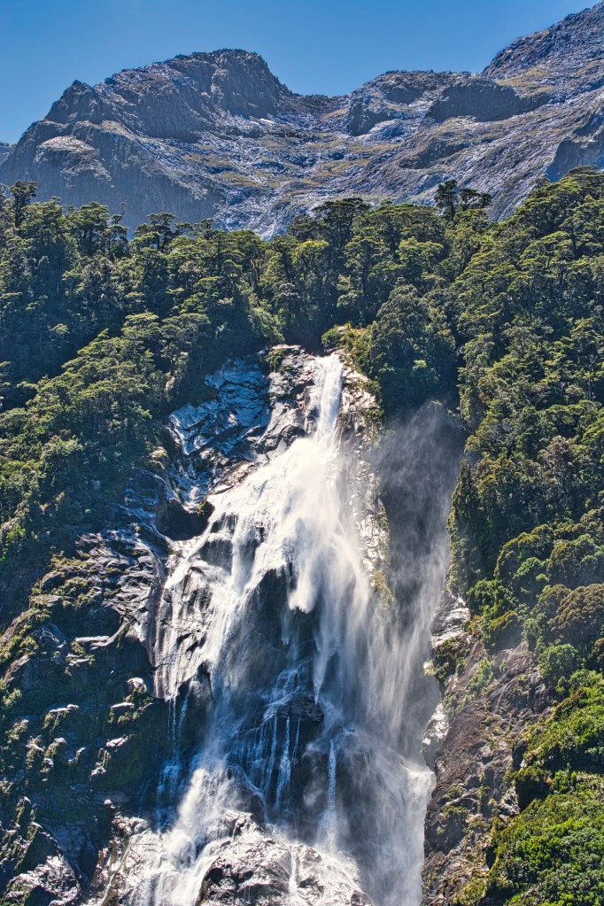 Bowen Falls, Milford Sound, NZ
Nikon 70-300mm f/4.5-5.6 at 105 mm