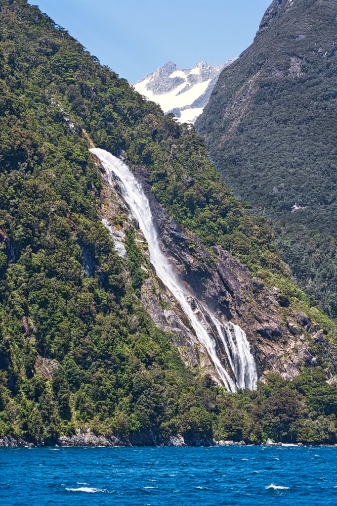 Bowen Falls, Milford Sound, NZ
Nikon 70-300mm f/4.5-5.6 at 122 mm