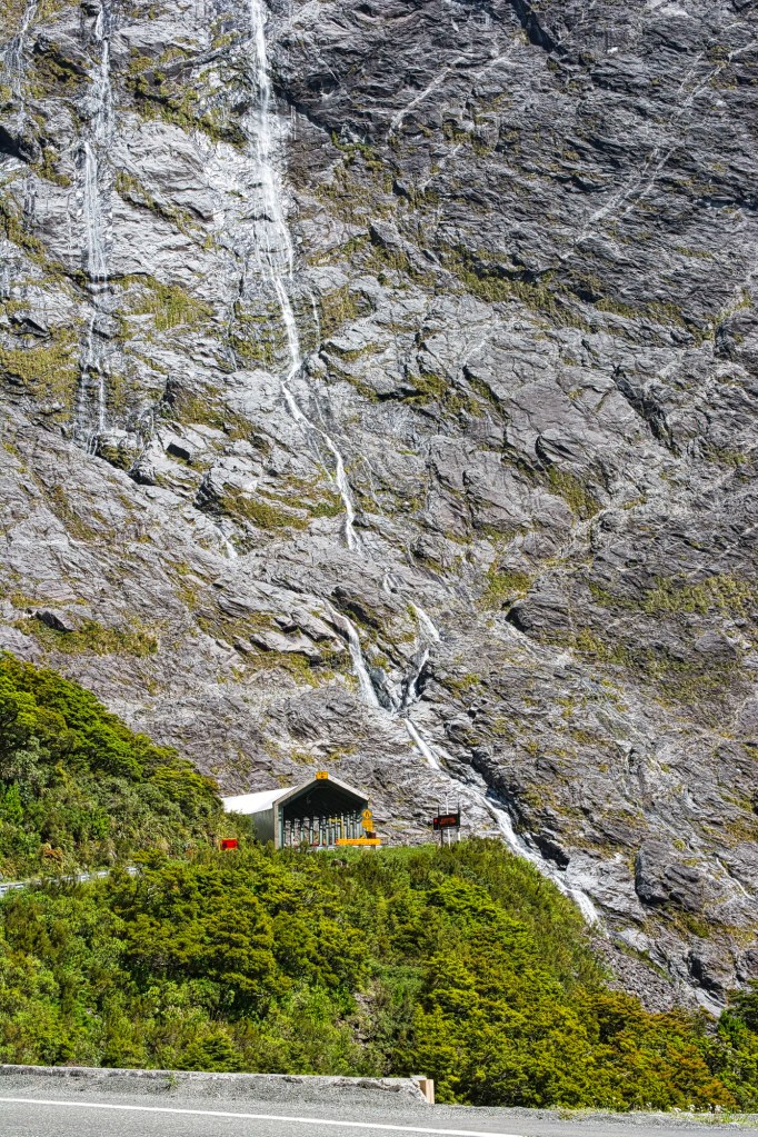 Homer Tunnel, Fiordland, NZ
Nikon 17-50 mm f/2.8 at 57 mm