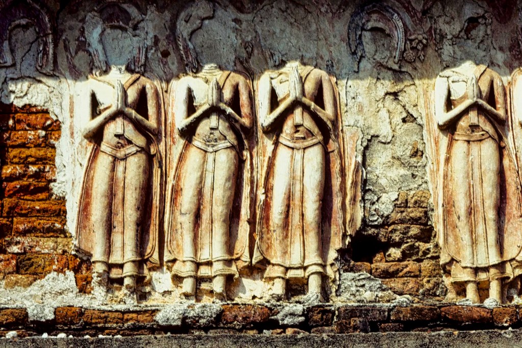Añjali Mudrā Stucco, Wat Phra Sri Rattahana Mahathat, Lopburi