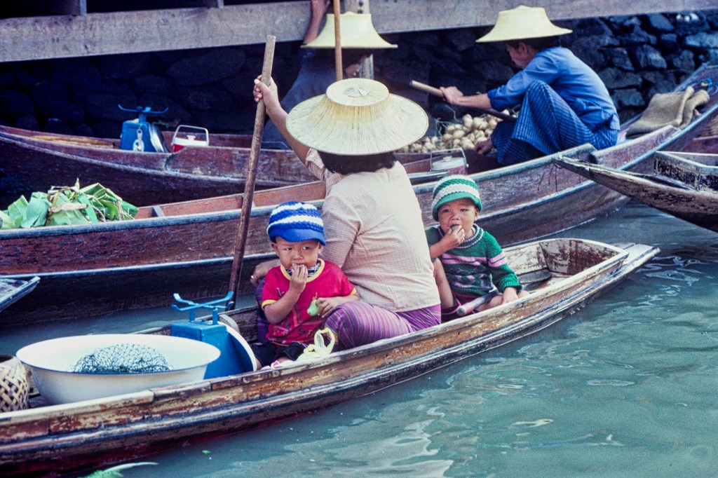 Keeping the Boys Busy, Damnoen Saduak Floating Market, TH