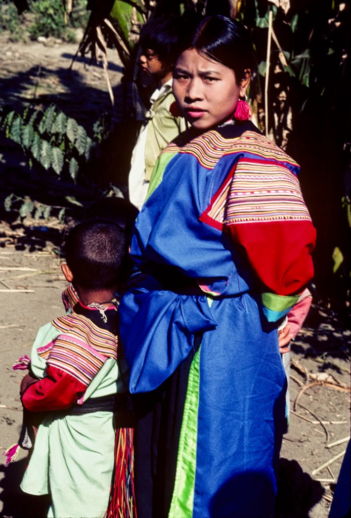 Lisu Mother & Child, Hill Tribe Trek, TH 48-31