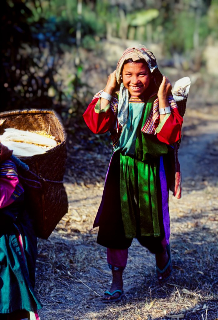 Lisu Woman Porter, Hill Tribe Trek, TH 49-04