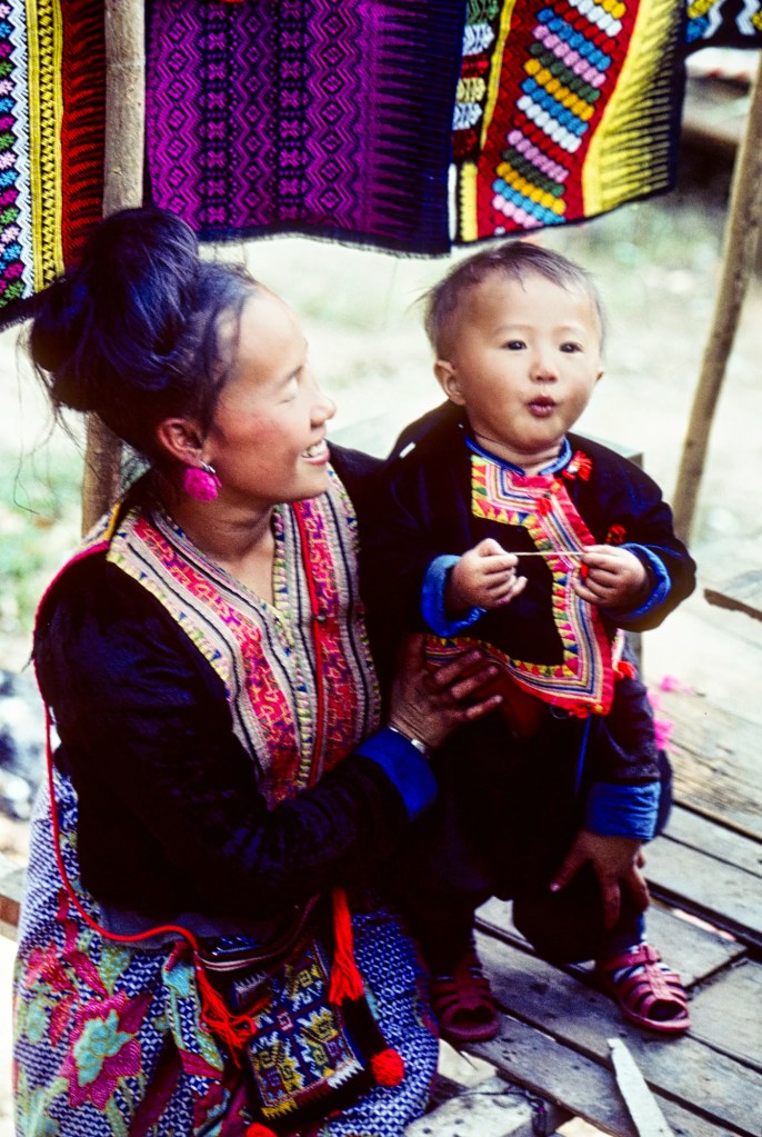 Hill Tribe Mother (23) & Child, Doi Suthep, TH 45-23