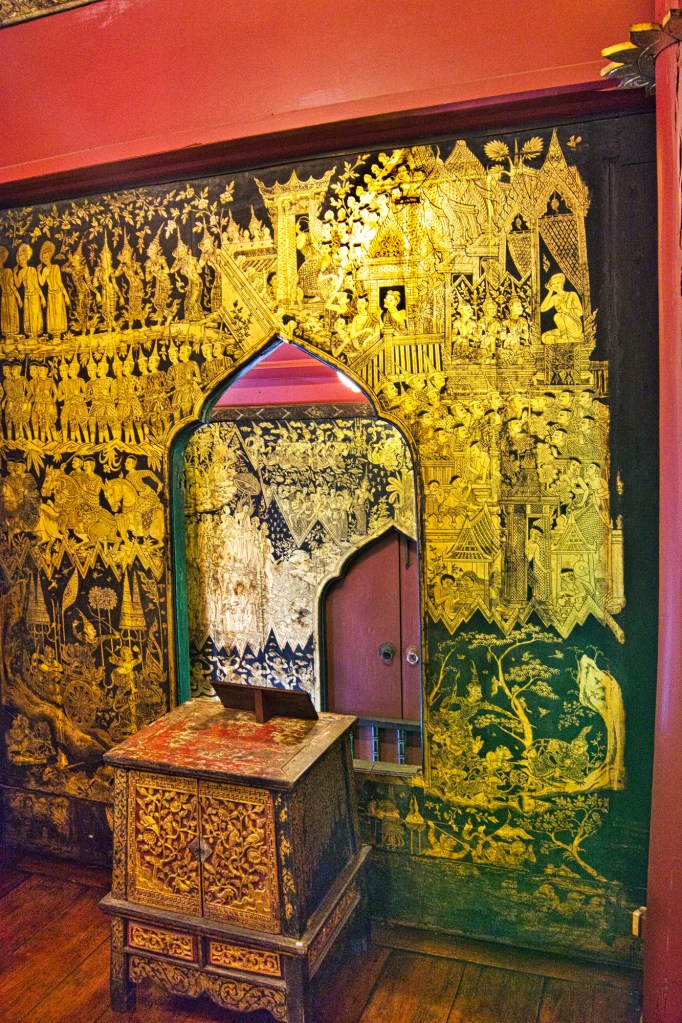 Gold Screen and End Table, Suan Pakkad Palace, Bangkok, TH