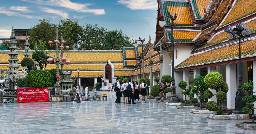 Students in courtyard, Wat Suthat, Bangkok, TH