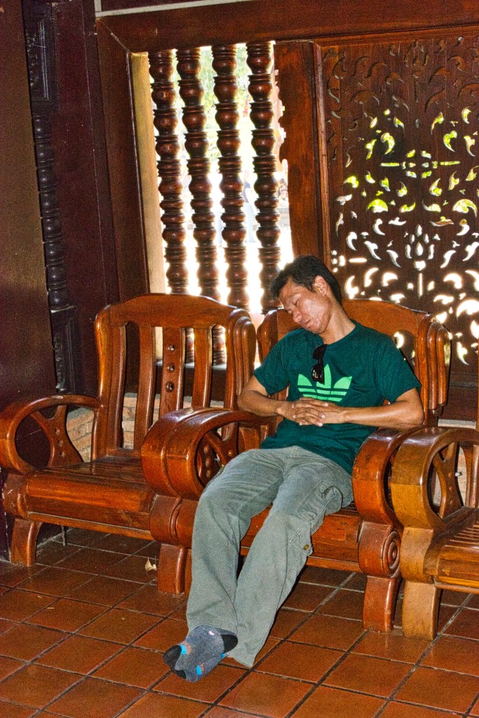 Wat Lok Moli Sleeping Local, Chiang Mai