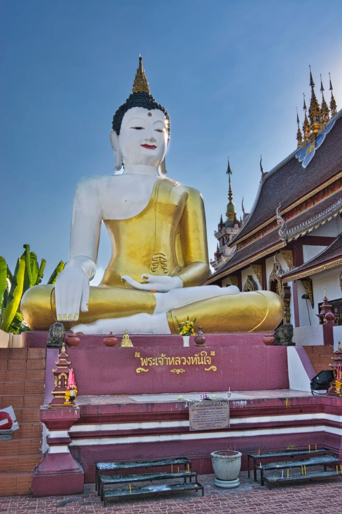 Wat RatchaMonthian exterior Buddha, Chiang Mai