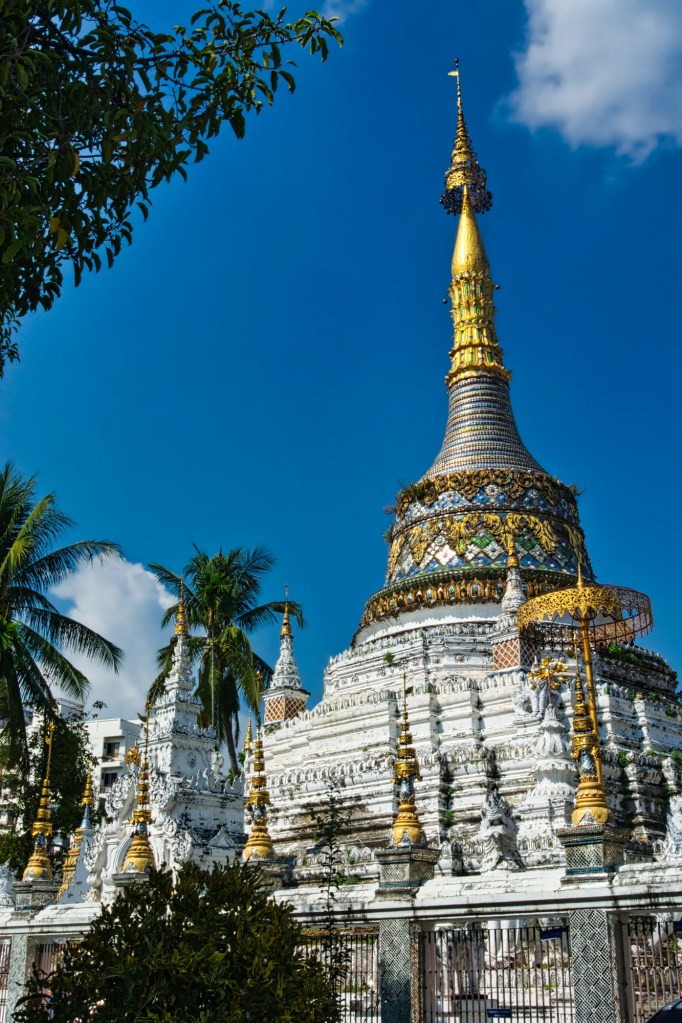 Wat Saen Fang chedis & Stupika, Chiang Mai